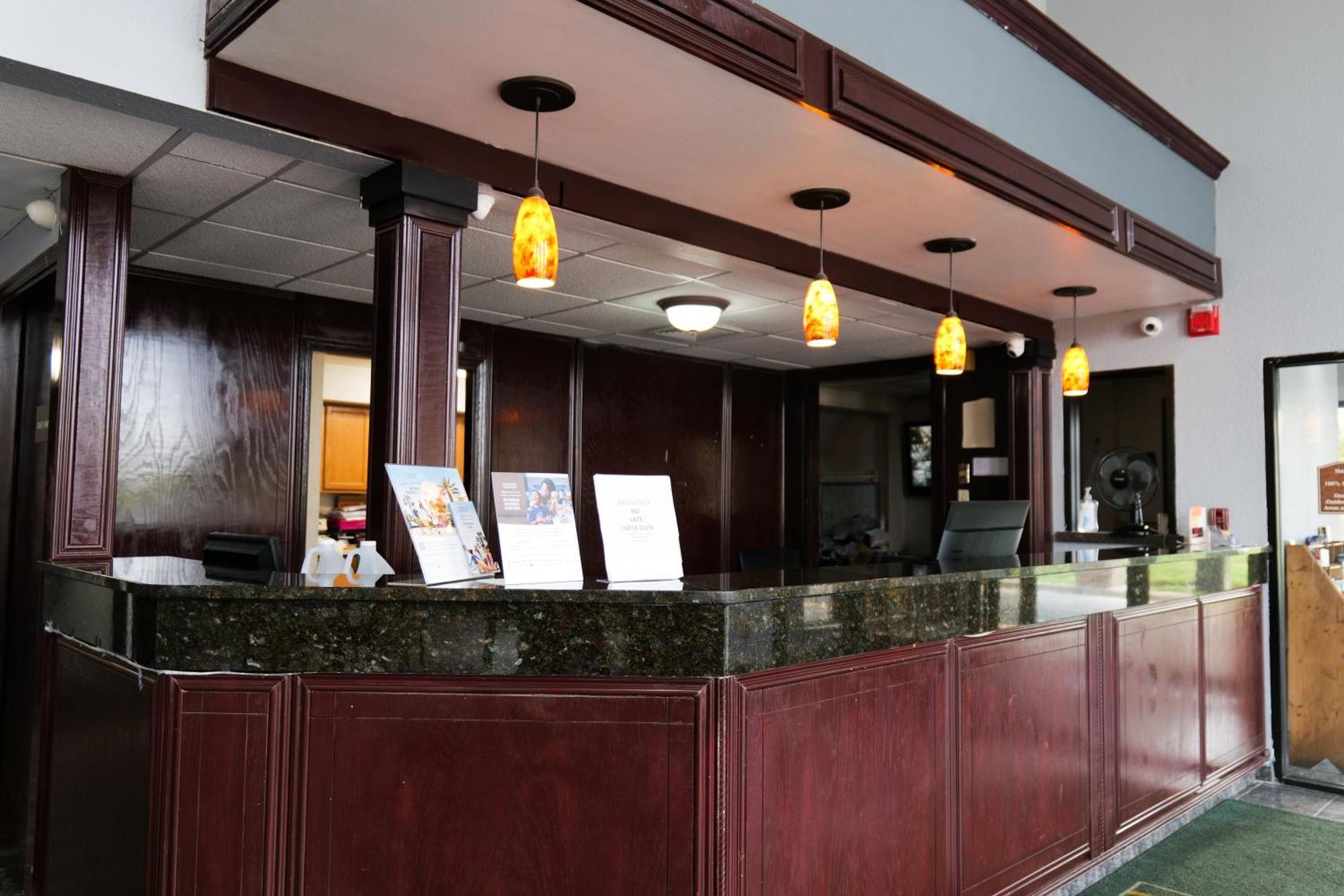 Hotel Baymont By Wyndham Flint Airport North Exterior foto