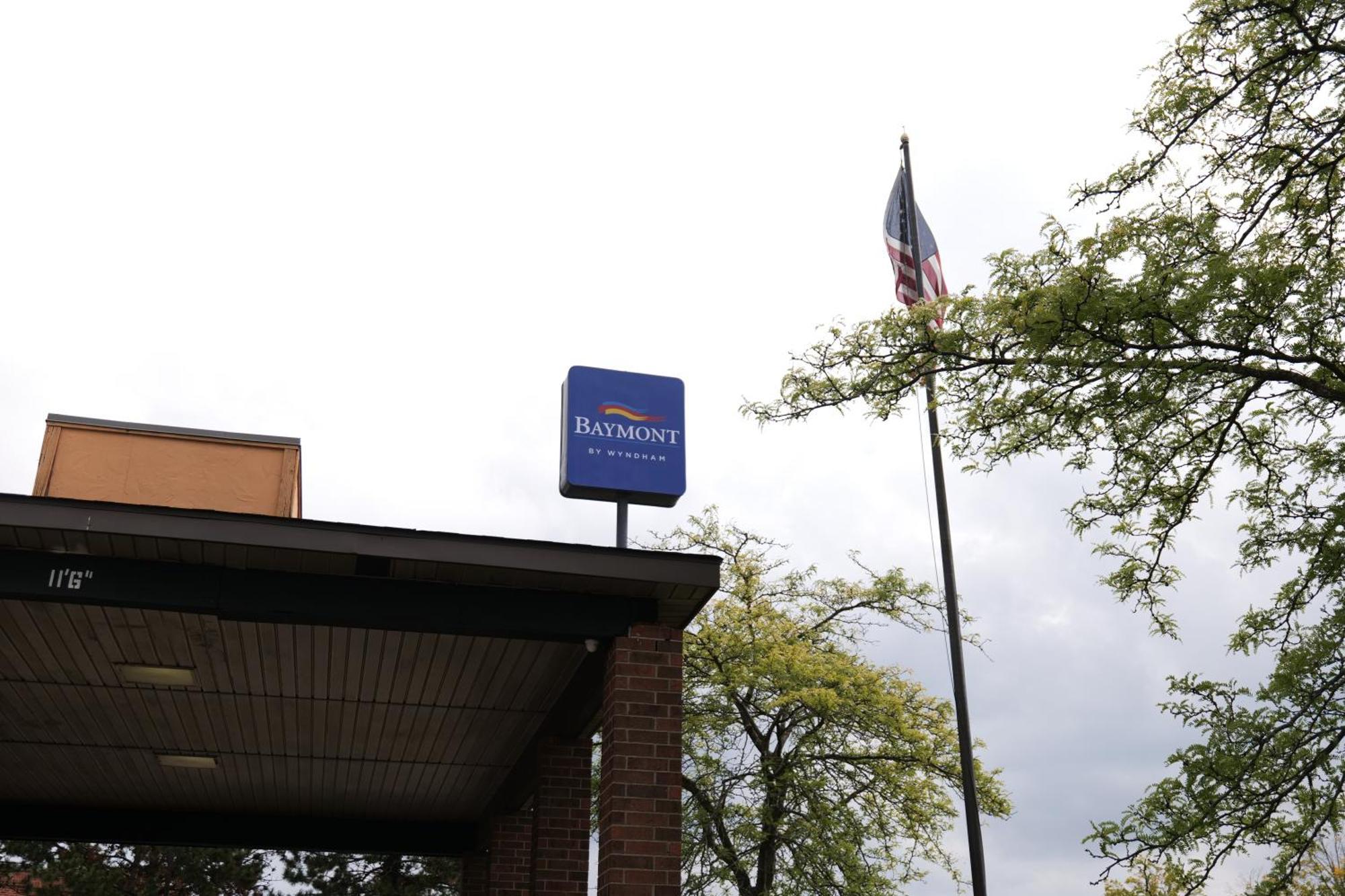 Hotel Baymont By Wyndham Flint Airport North Exterior foto